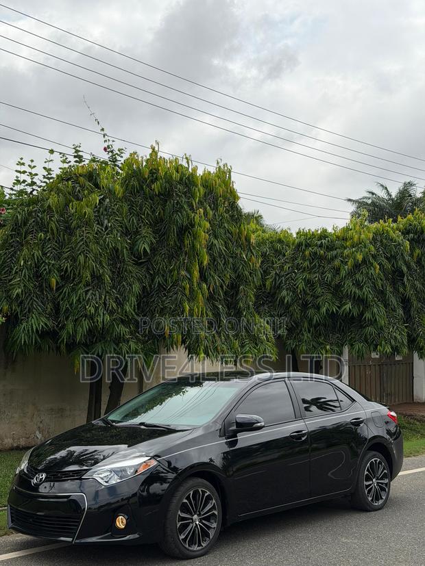 Toyota Corolla 2015 Black