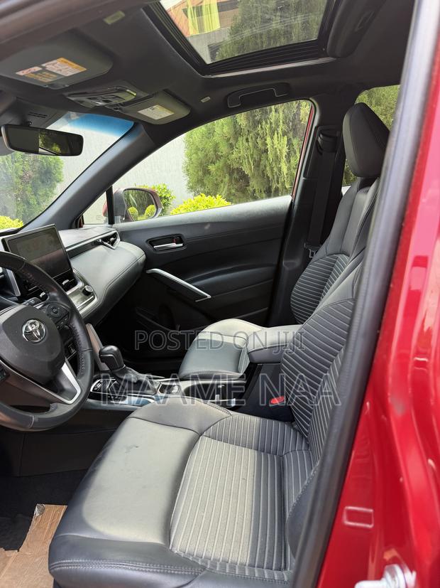Toyota Corolla Cross Hybrid XSE AWD 2023 Red