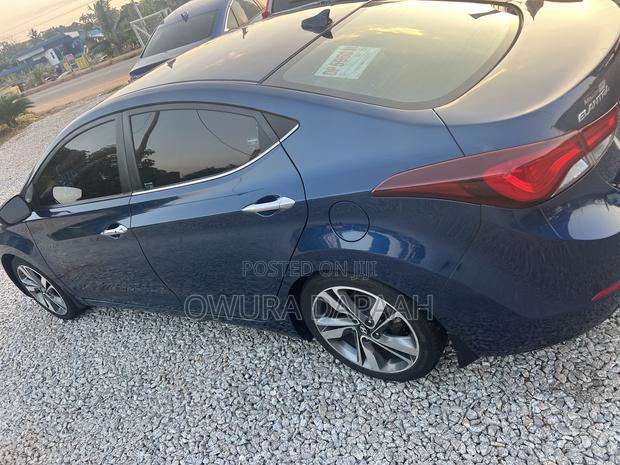 Hyundai Elantra Limited Sedan FWD (1.8L 4cyl 6A) 2016 Blue
