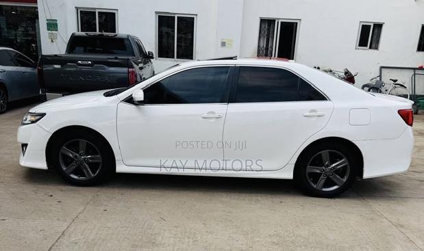 Toyota Camry SE 4dr Sedan (2.5L 4cyl 6A) 2014 White
