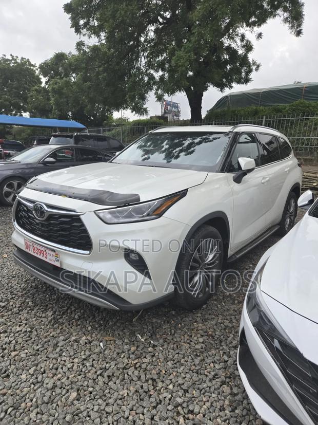 Toyota Highlander 2022 White