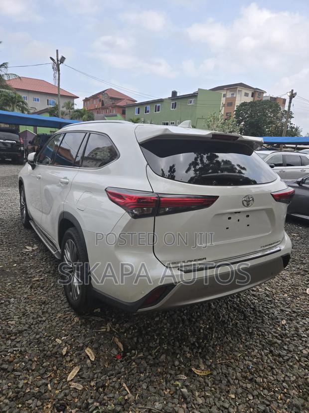 Toyota Highlander 2022 White