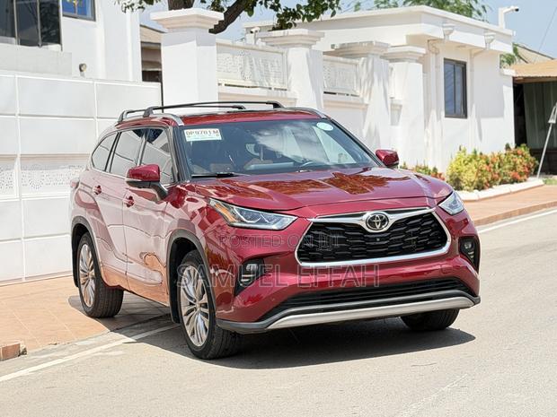 Toyota Highlander Platinum AWD 2023 Red