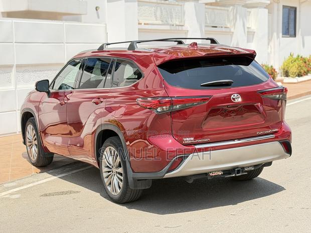 Toyota Highlander Platinum AWD 2023 Red