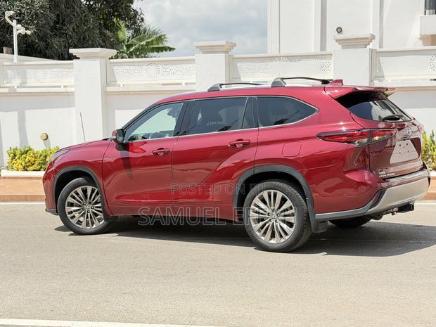 Toyota Highlander Platinum AWD 2023 Red