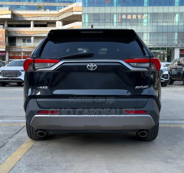 Toyota RAV4 LE 2021 Black