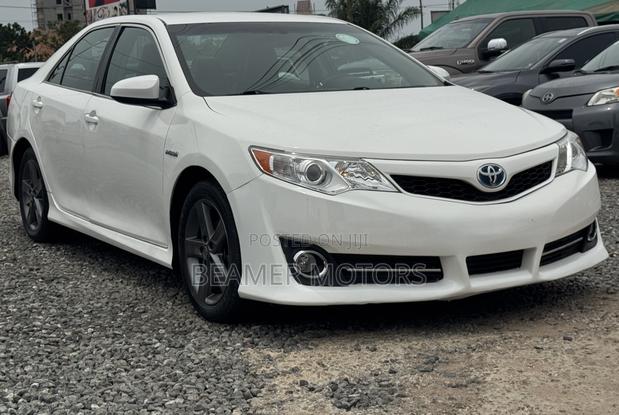 Toyota Camry SE Sport 4dr Sedan w/Prod. End 11/13 (2.5L 4cyl 6A) 2014