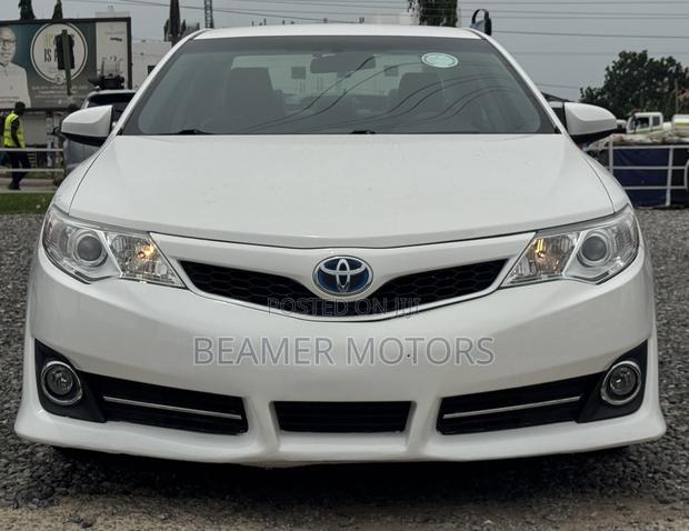 Toyota Camry SE Sport 4dr Sedan w/Prod. End 11/13 (2.5L 4cyl 6A) 2014