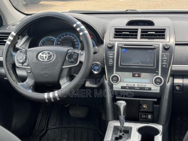 Toyota Camry SE Sport 4dr Sedan w/Prod. End 11/13 (2.5L 4cyl 6A) 2014