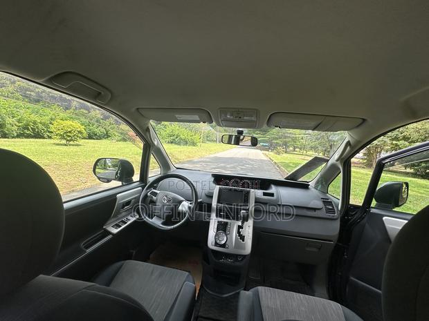 Toyota Voxy X 4WD 8-Seater 2012 Black