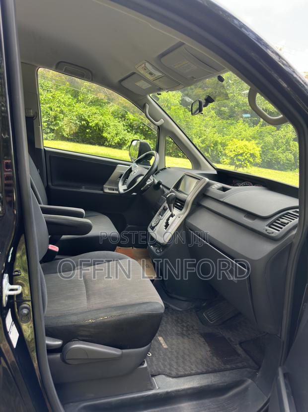 Toyota Voxy X 4WD 8-Seater 2012 Black