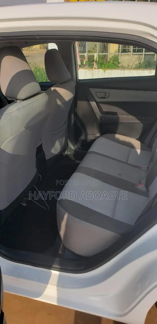 Toyota Corolla LE ECO 4dr Sedan (1.8L 4cyl CVT) 2017 White