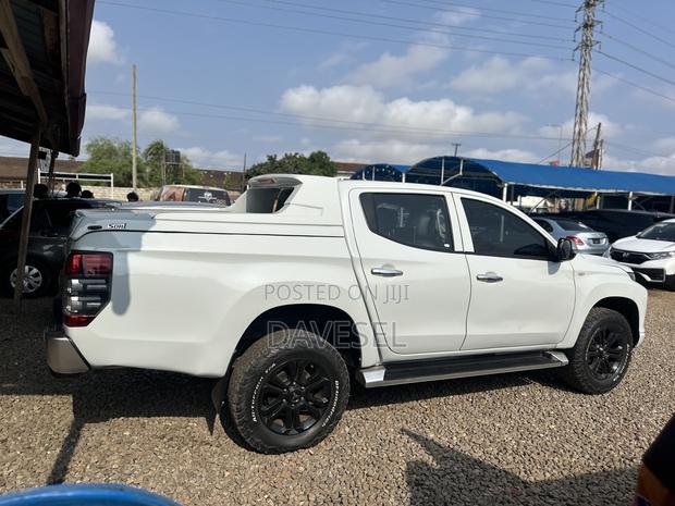 Mitsubishi L200 2022 White
