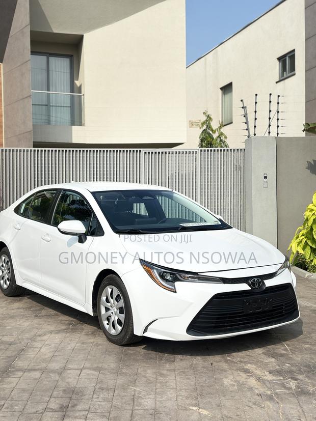 Toyota Corolla LE 2021 White