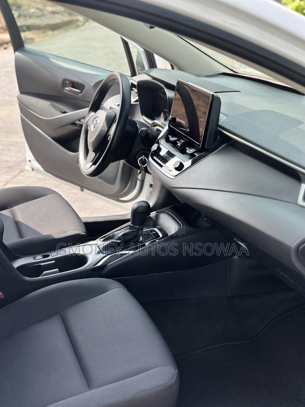 Toyota Corolla LE 2021 White