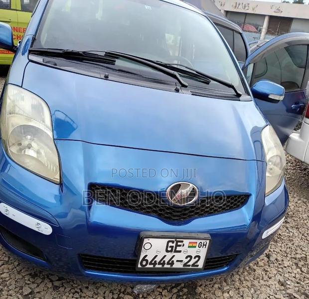 Toyota Vitz 2010 Blue