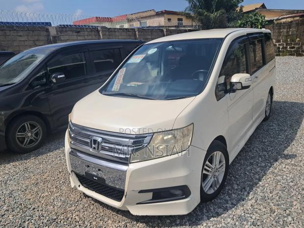Honda Stepwgn 2012 White