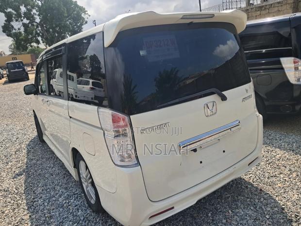 Honda Stepwgn 2012 White