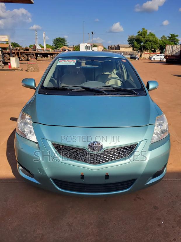 Toyota Belta 2012 Silver