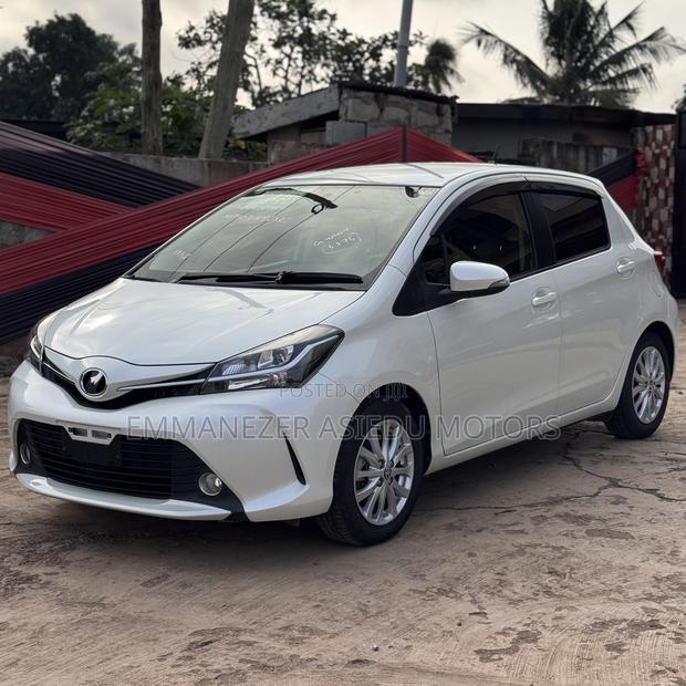 Toyota Vitz 1.3 FWD 5dr 2015 Pearl