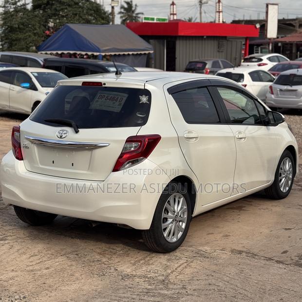 Toyota Vitz 1.3 FWD 5dr 2015 Pearl