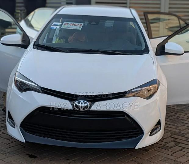Toyota Corolla LE ECO 4dr Sedan (1.8L 4cyl CVT) 2017 White