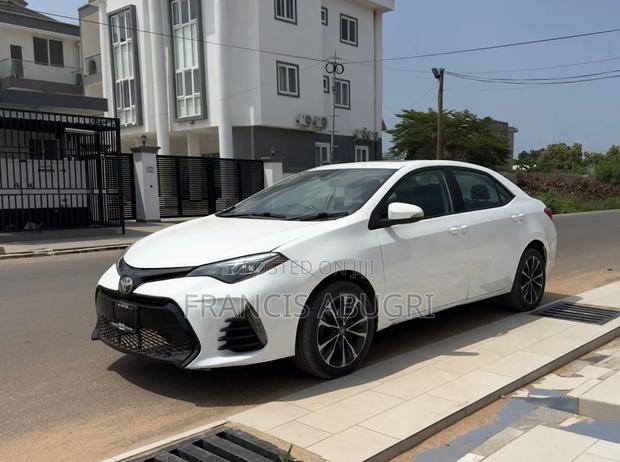 Toyota Corolla XSE 4dr Sedan (1.8L 4cyl CVT) 2017 White
