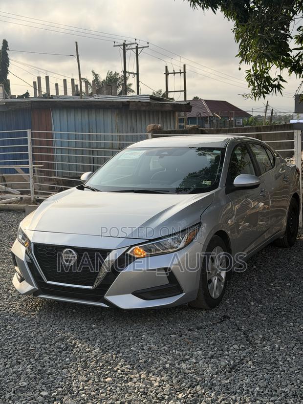 Nissan Sentra 2023 Silver