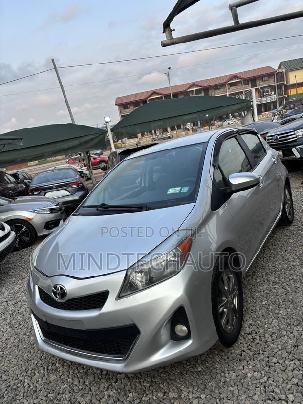 Toyota Yaris SE Hatchback 5dr 2013 Silver