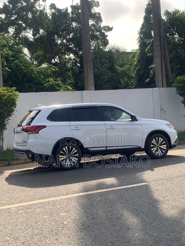 Mitsubishi Outlander 2019 White