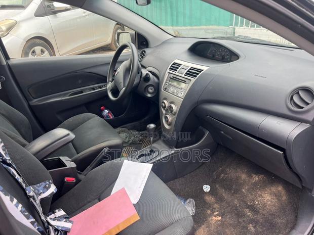 Toyota Yaris 2012 Black