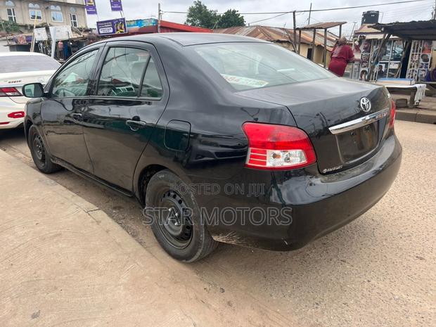 Toyota Yaris 2012 Black