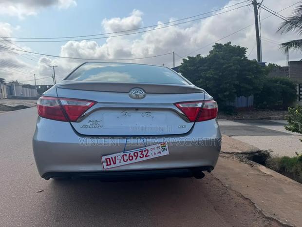 Toyota Camry SE 4dr Sedan (2.5L 4cyl 6A) 2015 Silver