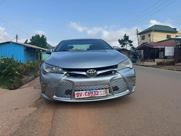 Toyota Camry SE 4dr Sedan (2.5L 4cyl 6A) 2015 Silver