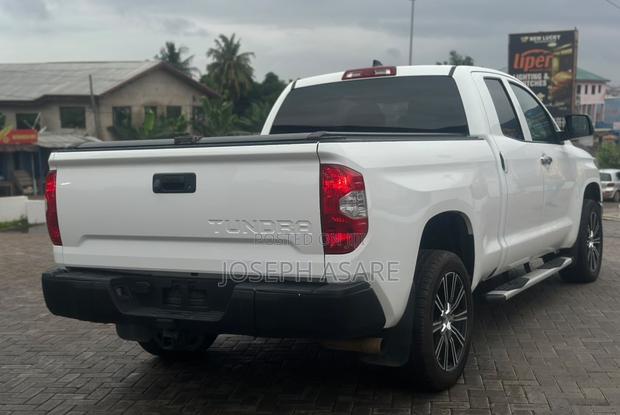 Toyota Tundra 2021 White