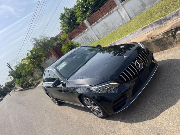 Mercedes-Benz C300 Luxury Sedan RWD (2.0L 4cyl 7A) 2017 Black