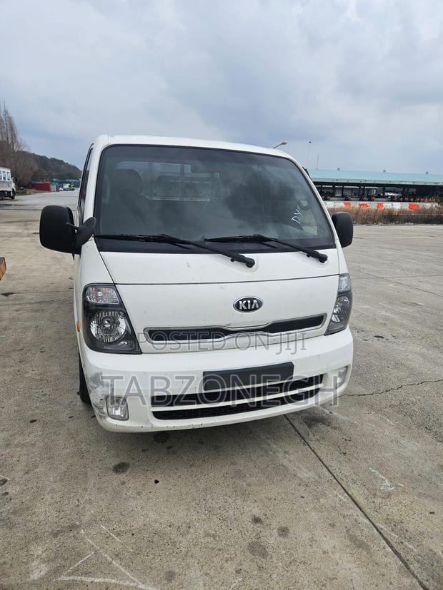 Kia Bongo 2016 White