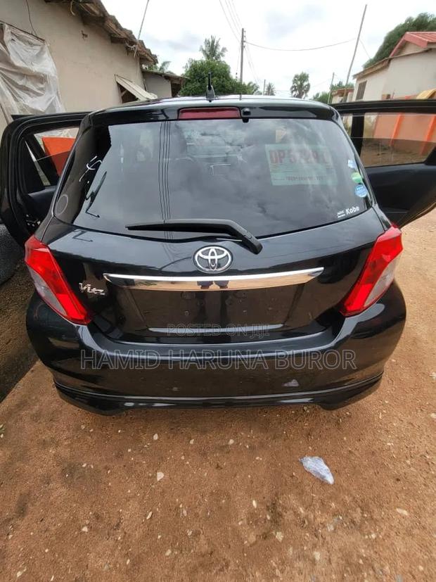 Toyota Vitz 1.3 FWD 5dr 2013 Black