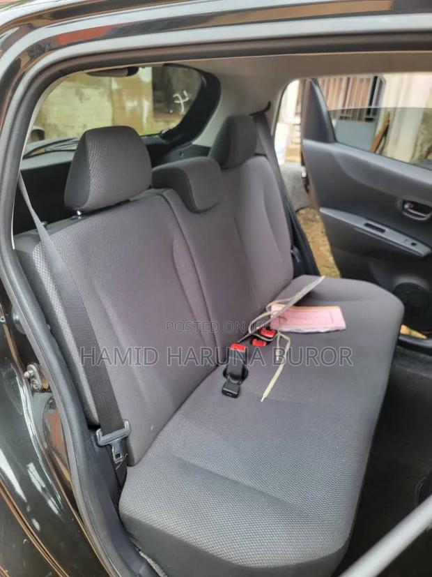 Toyota Vitz 1.3 FWD 5dr 2013 Black