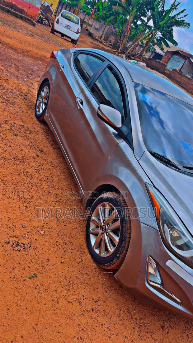 Hyundai Elantra Limited 4dr Sedan (1.8L 4cyl 6A) 2015 Gray