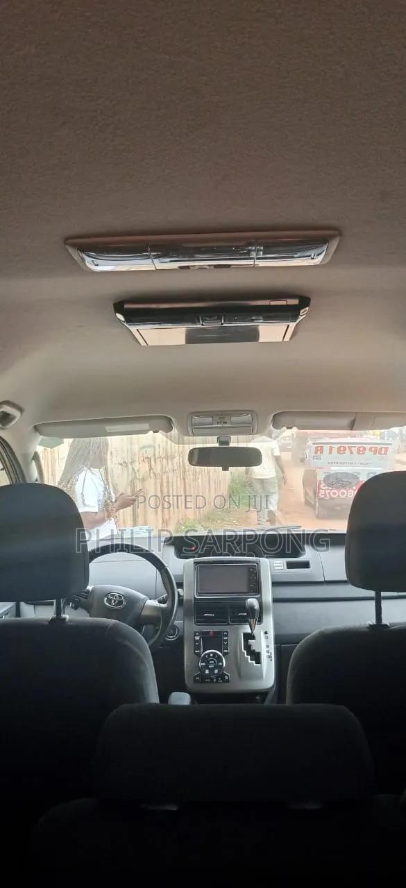 Toyota Voxy 2013 White