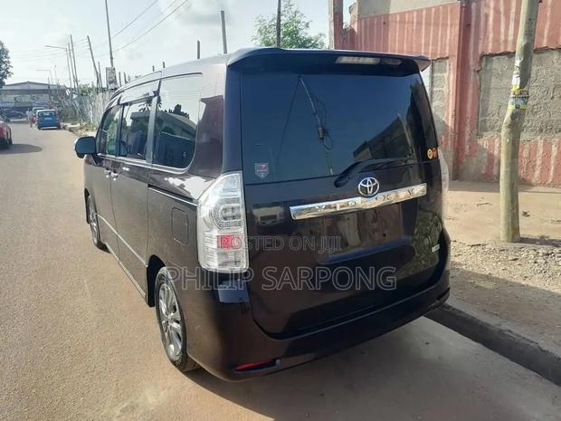 Toyota Voxy 2013 Black