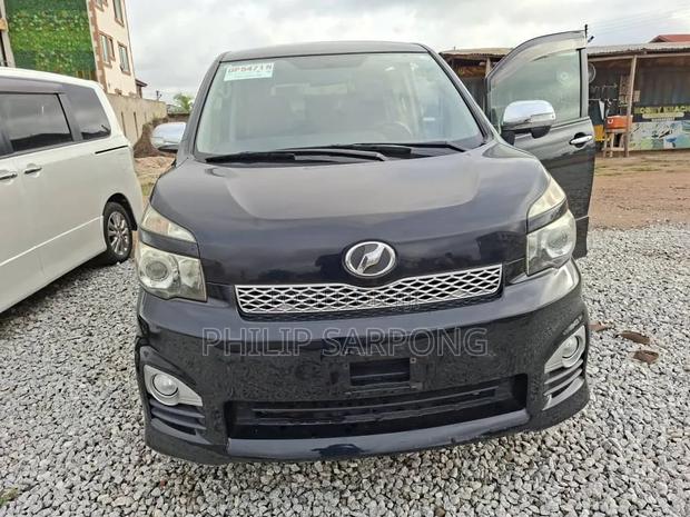 Toyota Voxy 2013 Black