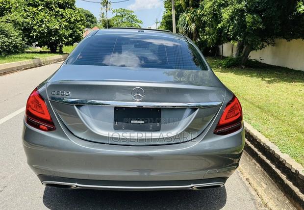 Mercedes-Benz C300 2021
