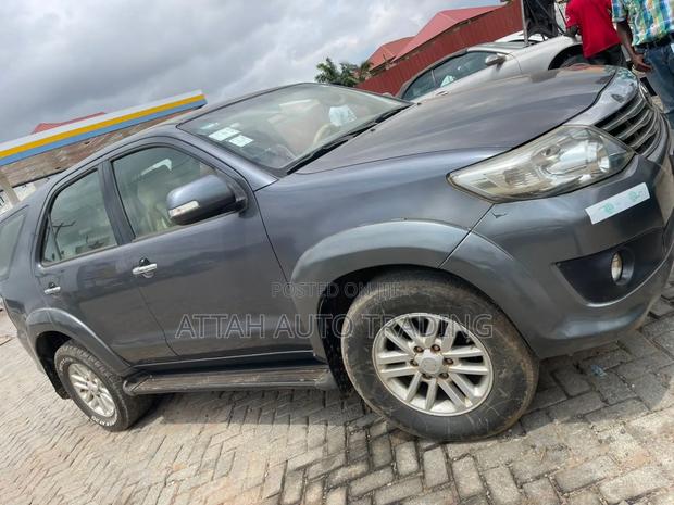 Toyota Fortuner 2012 Gray