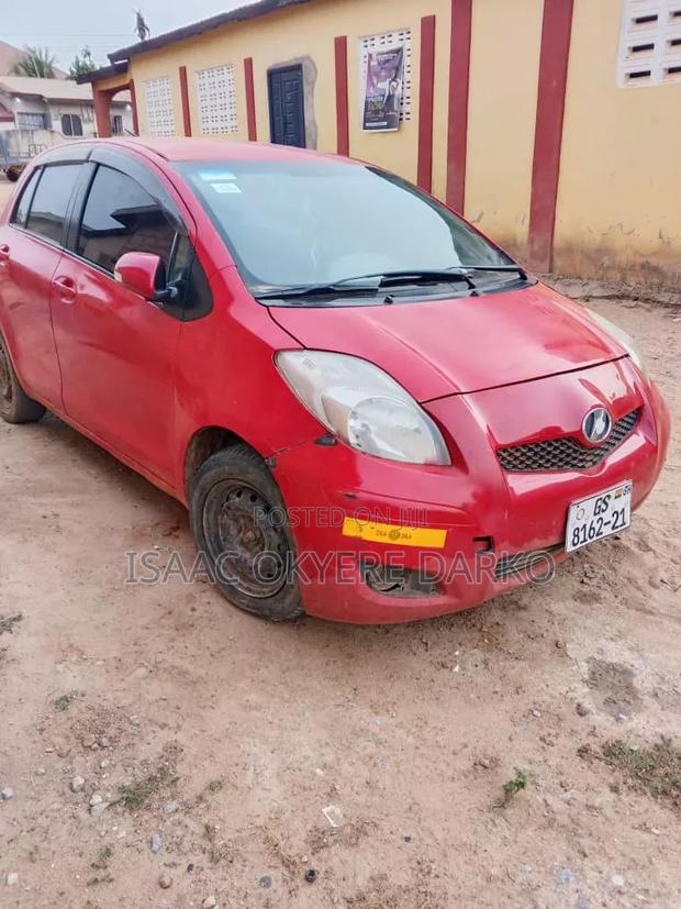 Toyota Vitz 2010 Red