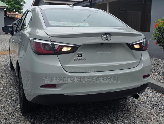 Toyota Yaris 2020 Silver