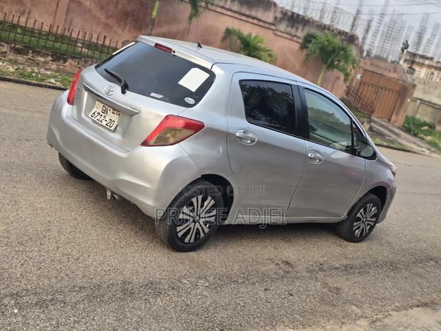 Toyota Vitz 2012 Silver