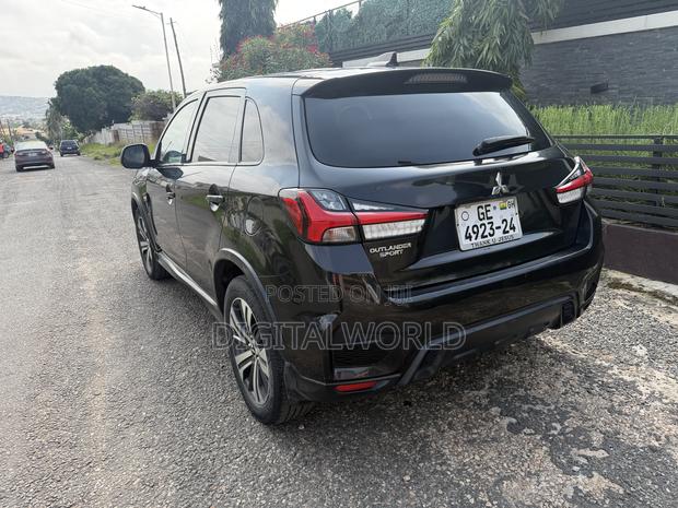 Mitsubishi Outlander 2021 Black