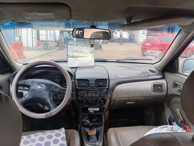Nissan Sentra 2004 Brown